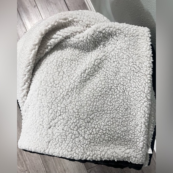 Koolaburra By Ugg Kumo Textured Reversible Oversized Fleece Throw Blanket Winter - Picture 6 of 7